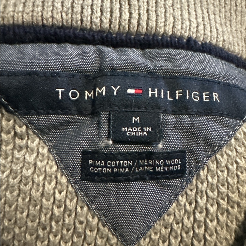 Tommy Hilfiger Men's V-Neck Gray Knit Sweater Cotton/Wool Blend - Picture 4 of 5